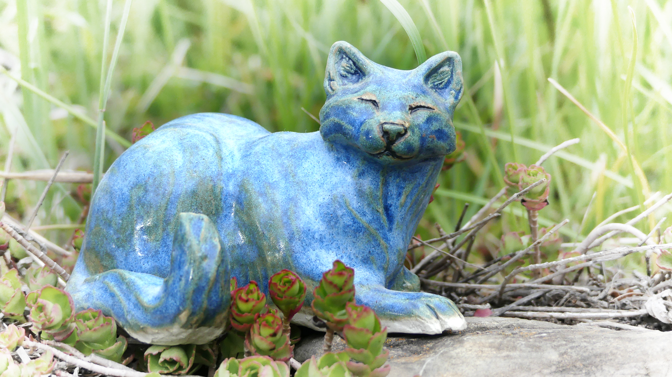 Petit chat en céramique bleu