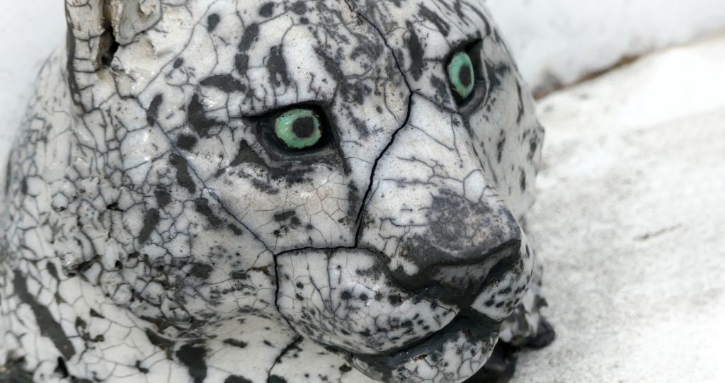 Tête de panthère des neiges en céramique cuisson Raku