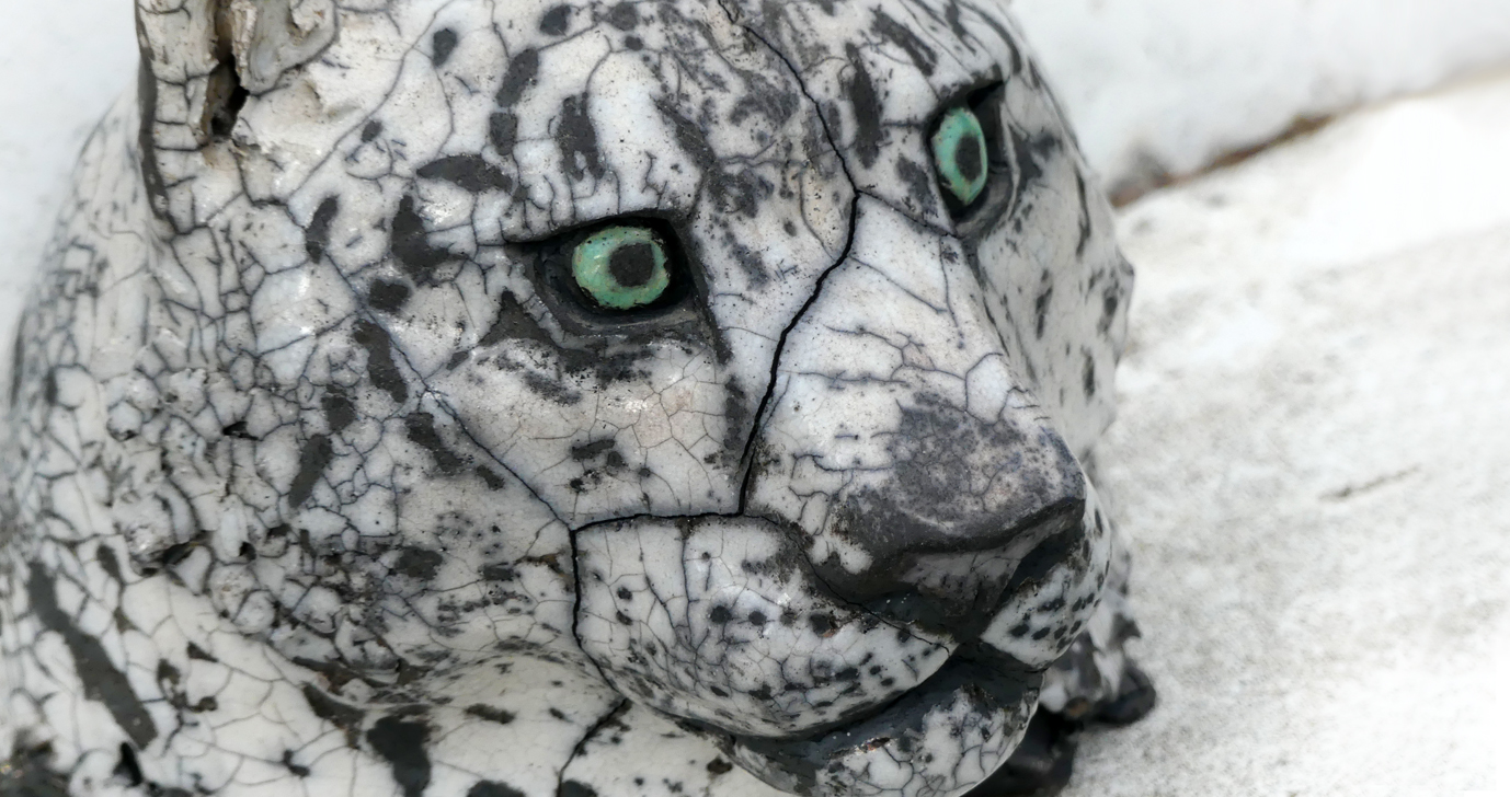 Tête de panthère des neiges en céramique cuisson Raku