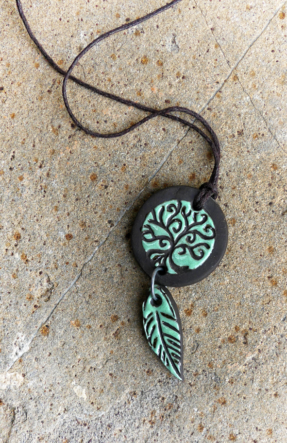 Pendentif arbre de vie attrape-rêves vert et noir céramique
