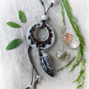 Pendentif Attrape-rêves blanc turquoise et brun à perles