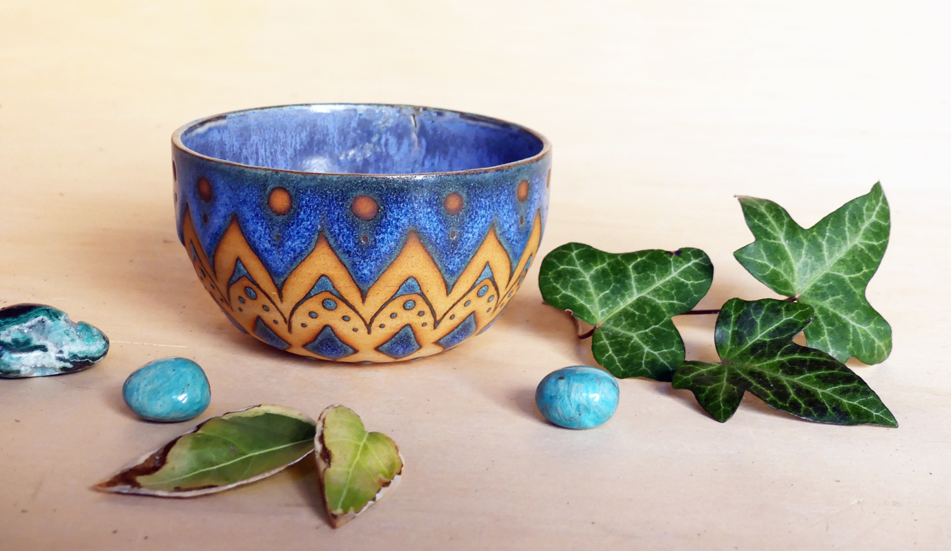Petit bol en céramique à motif de mandala émail bleu terre dorée