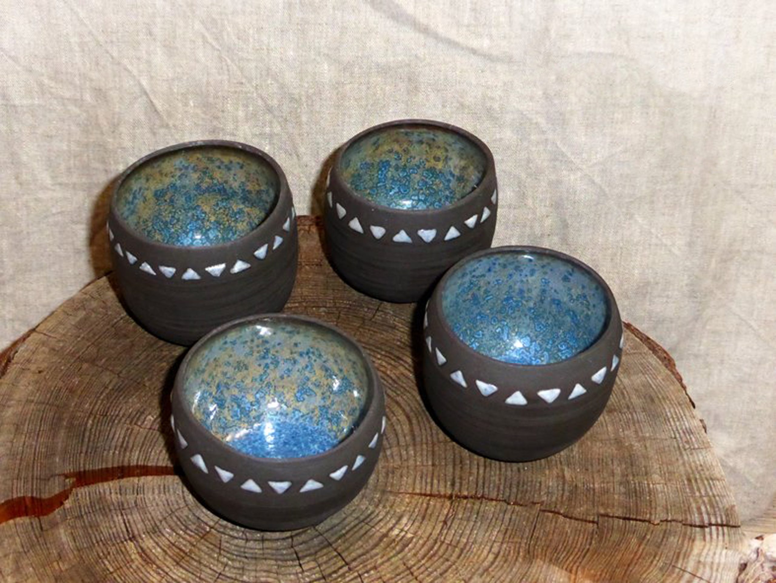 Petits bols oblongs service à thé noir et émail bleu