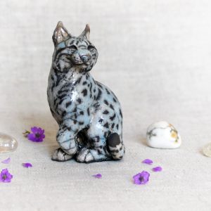 Petit lynx d&rsquo;Europe assis