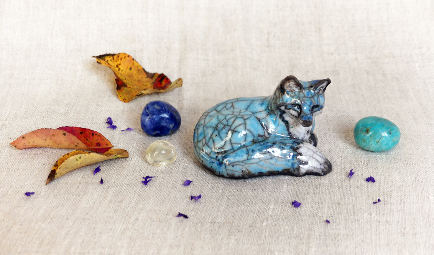 Petit renard couché turquoise cuisson Raku