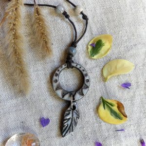 Pendentif petit attrape-rêves blanc et turquoise