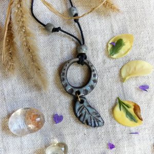 Pendentif petit attrape-rêves vert d&rsquo;eau de cuivre à ronds