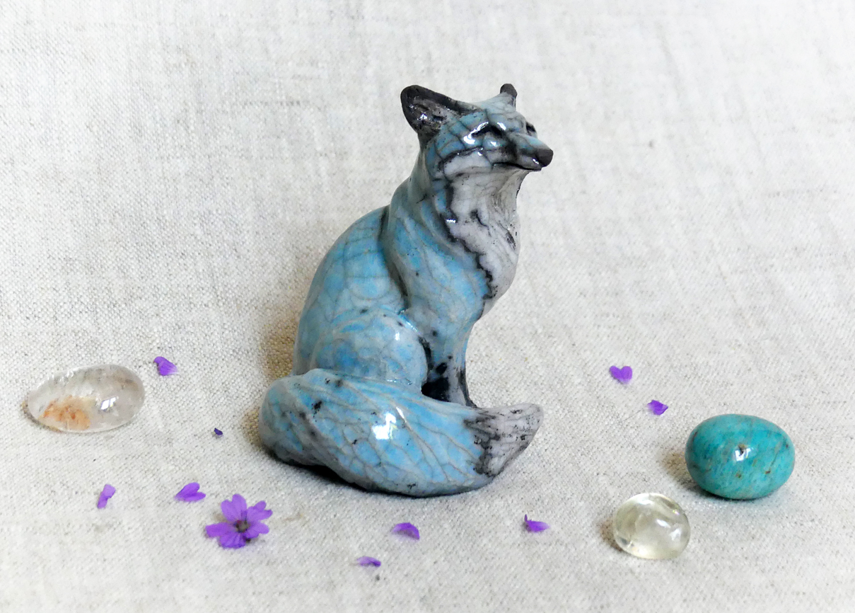 Petit renard turquoise assis céramique raku